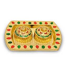 Kaufen Sie Minakari Kankavati – Verzierte ovale Sindoor-Box – AR149 online ein –mit Ekirana für nur 6,25 € /